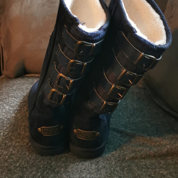 Perry's boots - Picture 2 of 8